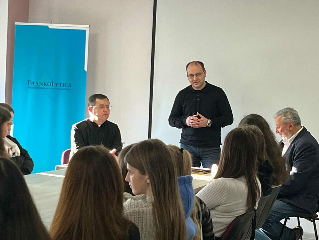 photo_5190747421129429713_y